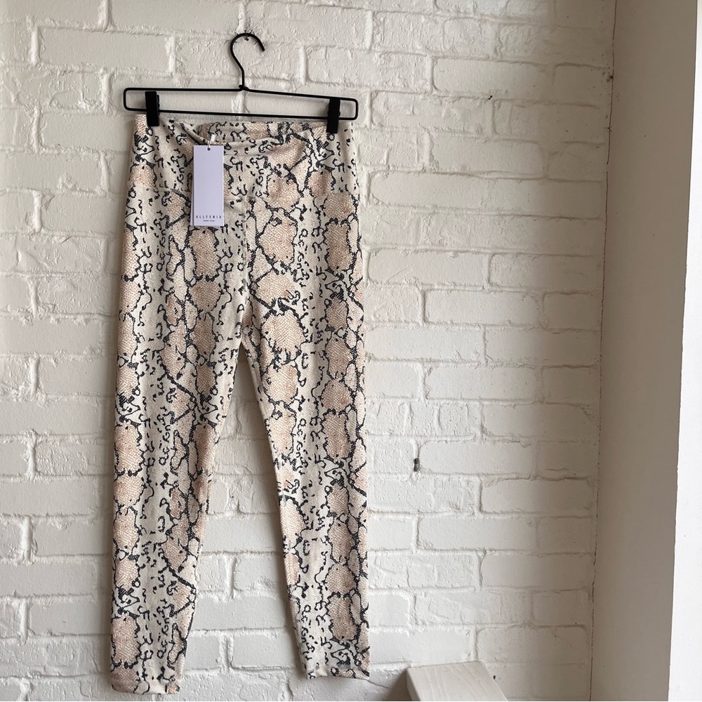 NWT Revolve Leggings Size Large